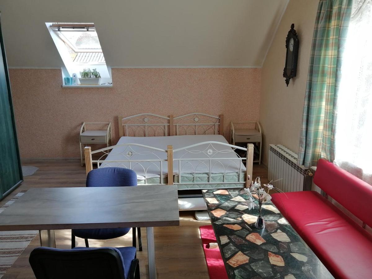 Freedom Hostel Ужгород Екстериор снимка