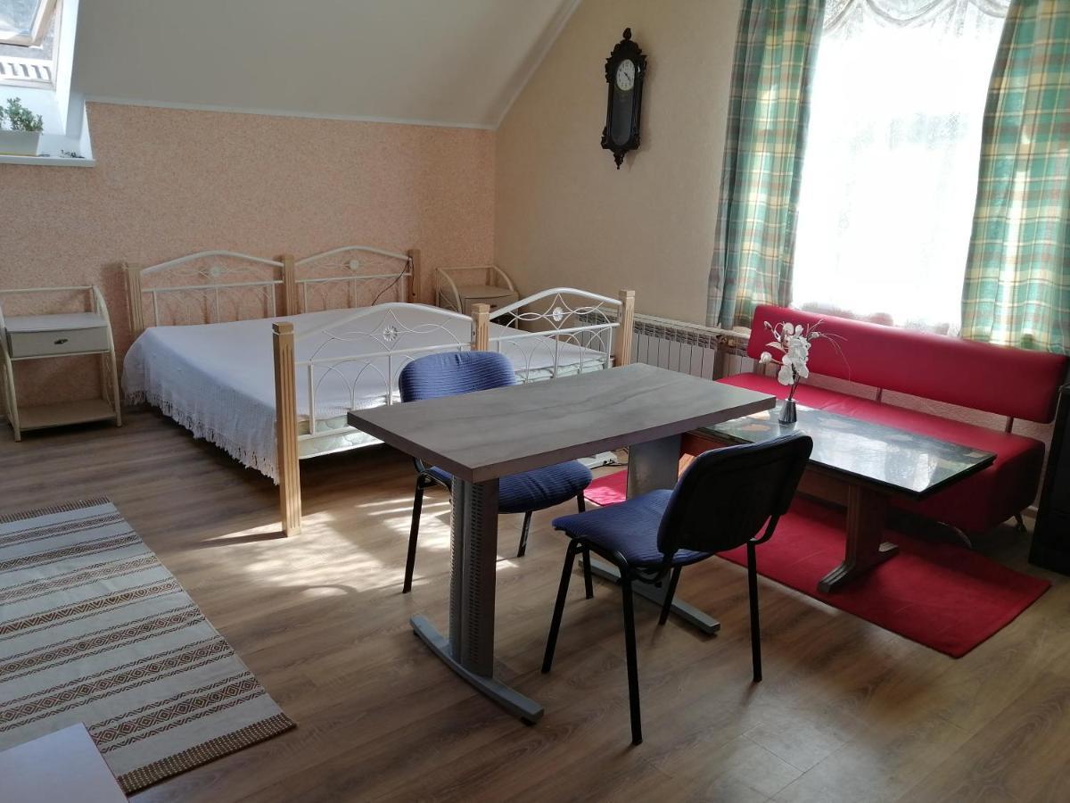 Freedom Hostel Ужгород Екстериор снимка